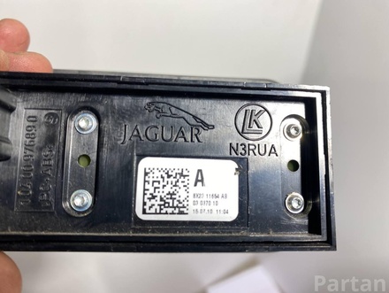 JAGUAR 8X23-11654-AB / 8X2311654AB XF (X250) 2011 Boot lid/tailgate button
