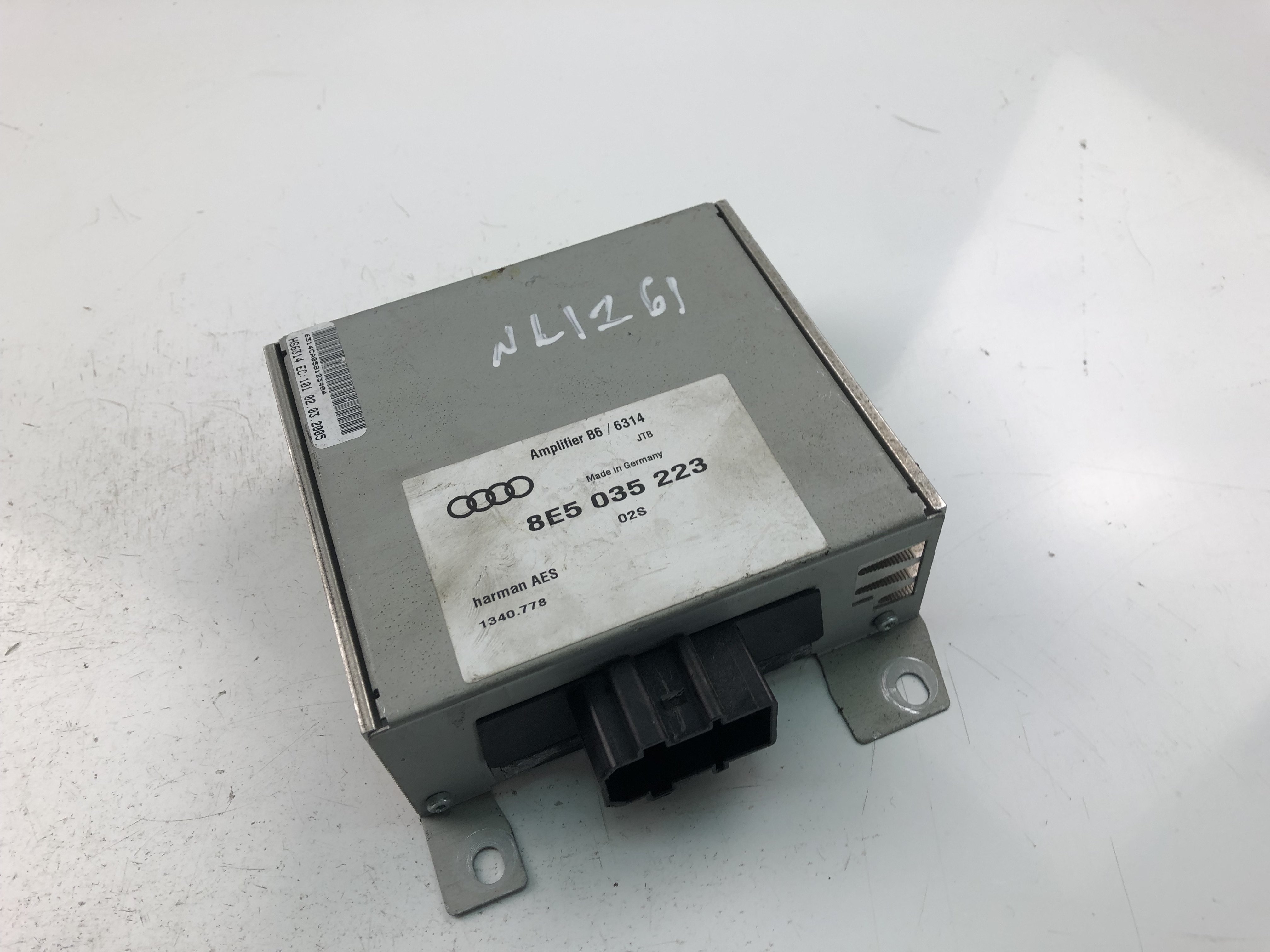 AUDI A4 B6/8E (2000-2005) Усилитель звука 8E5035223 23493399