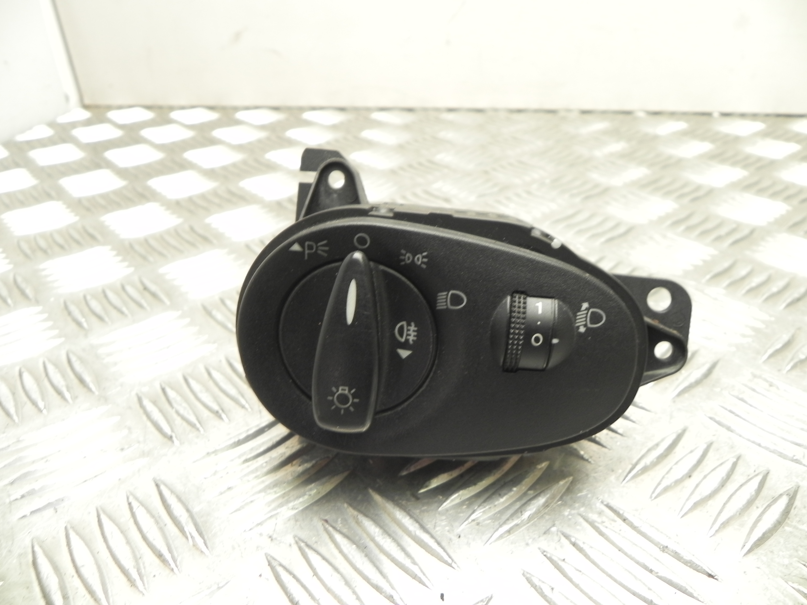 FORD Focus 1 generation (1998-2010) Переключатель света 98AG13A024CH 23426705