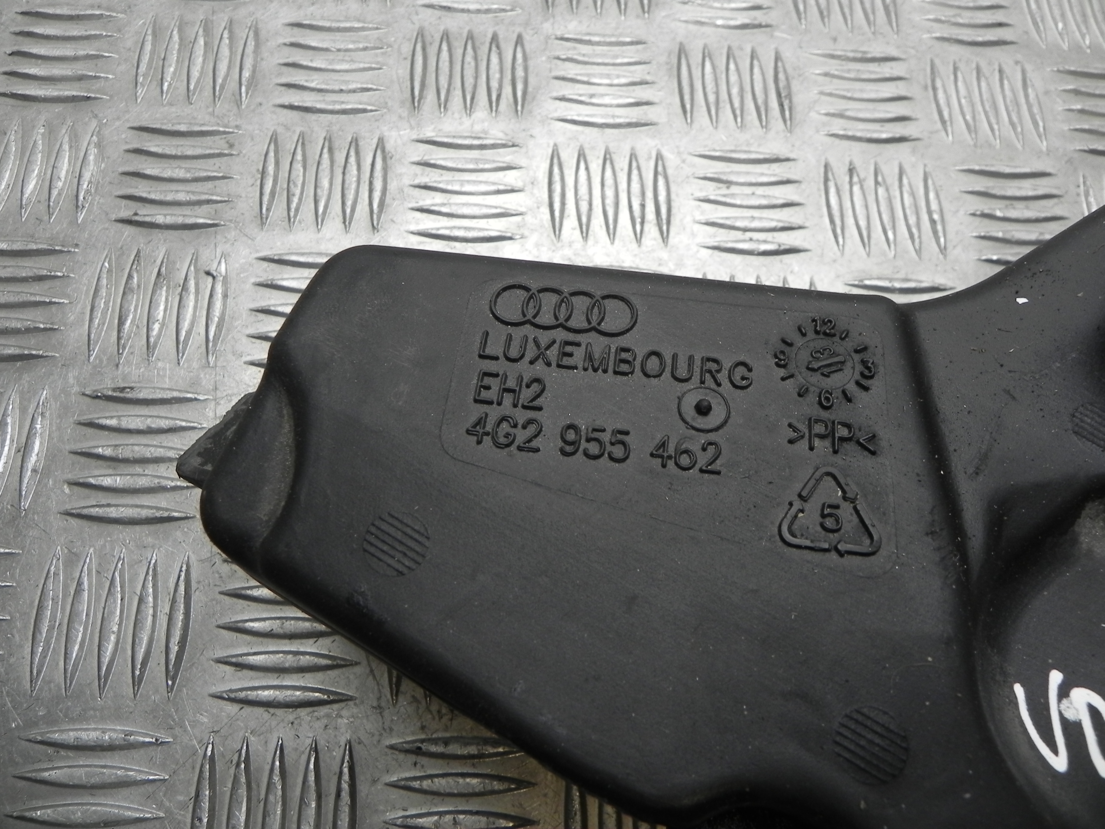 AUDI A6 C7/4G (2010-2020)  Бачок омывателя 4G2955462 23428160