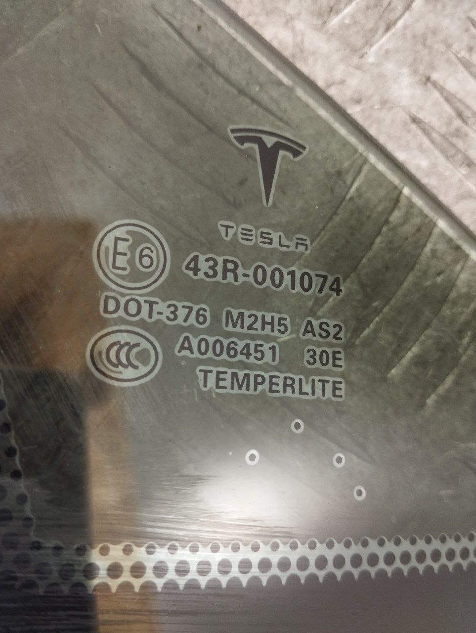 TESLA Model S 1 generation (2012-2024) Праве бокове середнє вікно кузова 1032610 23487581