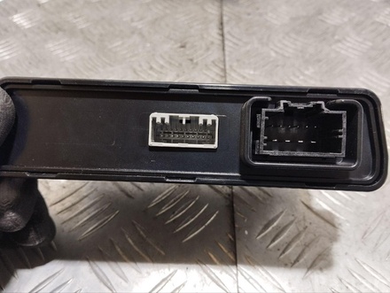 Tesla A0752G01H, 10108213, P0752P03B, P0752B01B MODEL S 2013 Control unit for tailgate