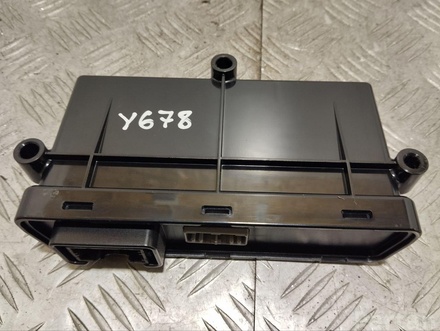 Tesla A0752G01H, 10108213, P0752P03B, P0752B01B MODEL S 2013 Control unit for tailgate