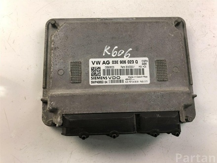 Škoda 03E906023Q FABIA II (542) 2012 Control unit for engine